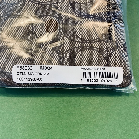 BNWT Coach Corner Zip Wristlet Wallet - Picture 5 of 6